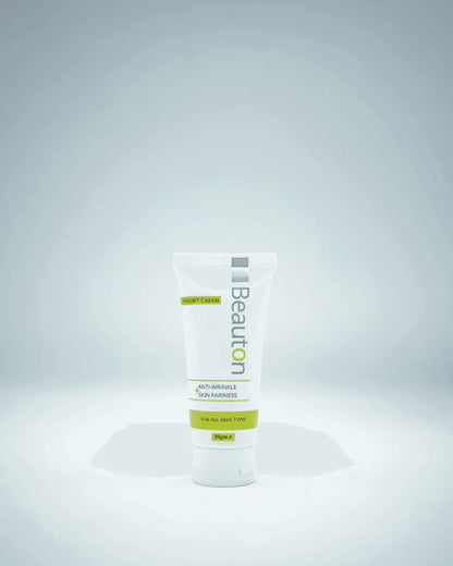 Close-up of Beauton Night Cream texture, highlighting its blend of Hydrolyzed Collagen Peptides, Alpha Arbutin, and Vitamin C for firmness and radiance.